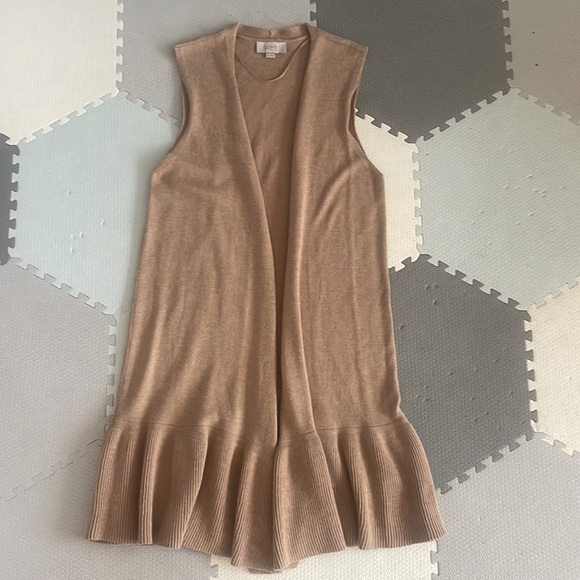 NWOT Loft Outlet Tan Sleeveless Ruffle Sweater Cardigan - Picture 9 of 11